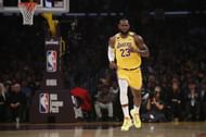 Philadelphia 76ers v Los Angeles Lakers